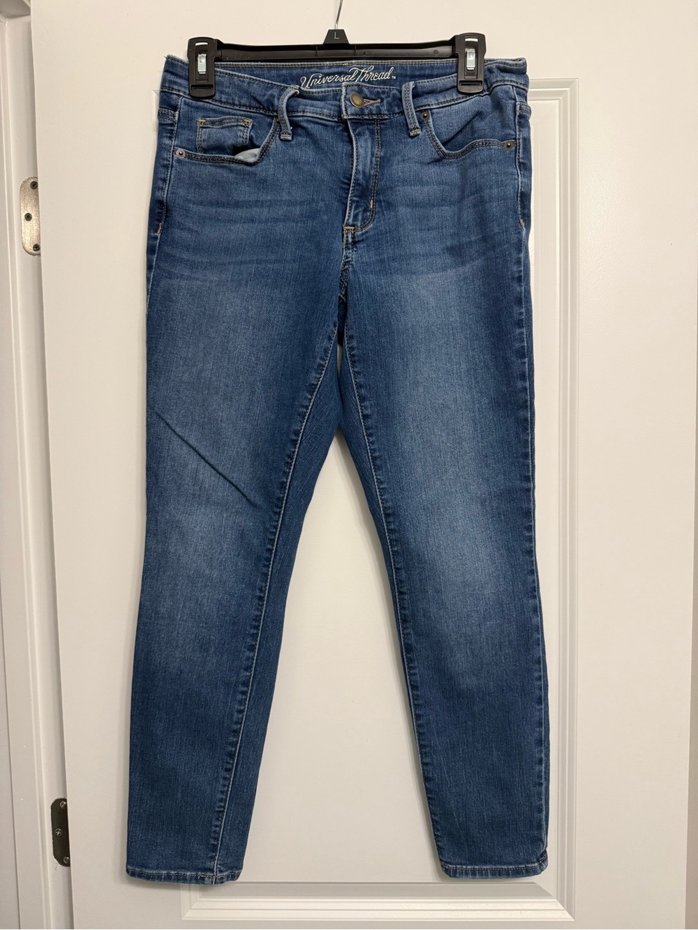 Universal Thread Women's Skinny Jeans in Medium Blue Wash